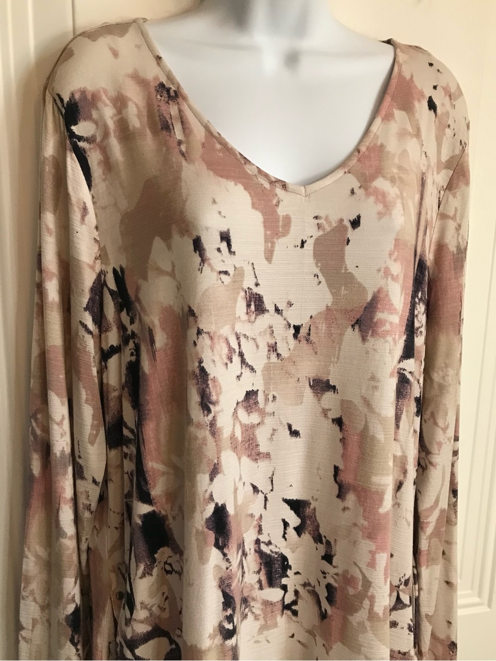 🔴 4/$15 Dana Buchman Women’s XL Blush & Cream Floral V-Neck LS Tunic Top in EUC - Picture 7 of 16